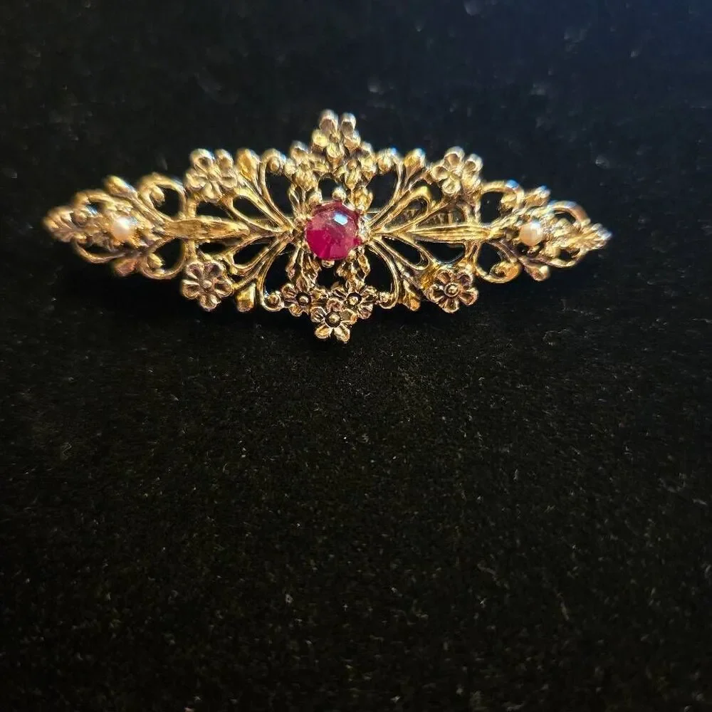Gerry's Gold Fillagree Bar Pin with Red center stone and 2 pearls Brooch